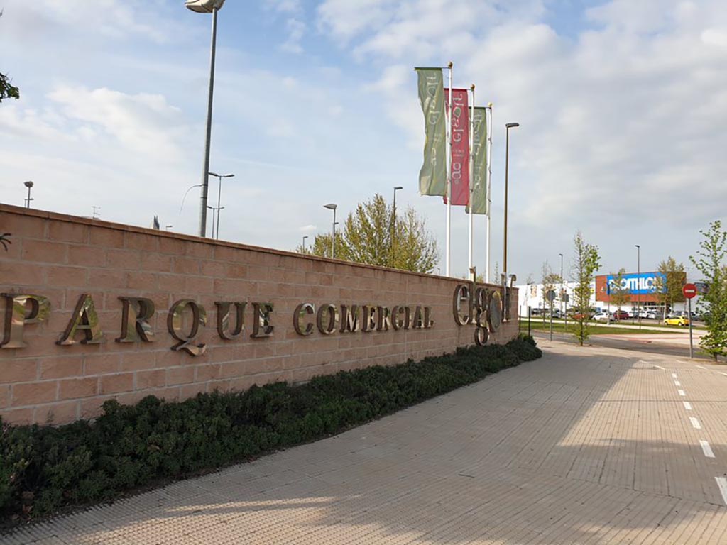 locales-parque-comercial-alquiler-talavera-parque-comercial-el-golf-talavera 1