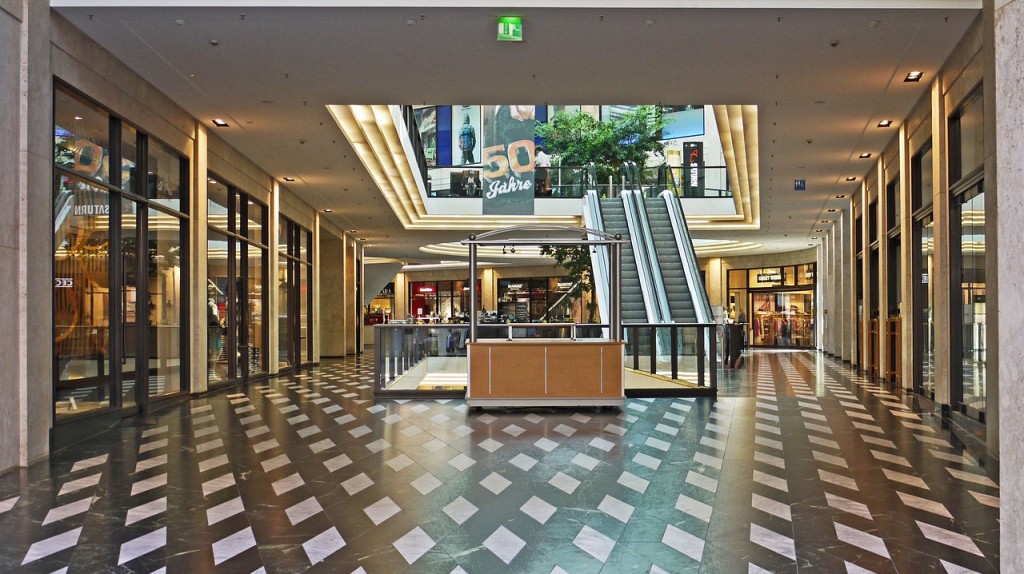¿Cómo alquilar un local en un centro comercial?
