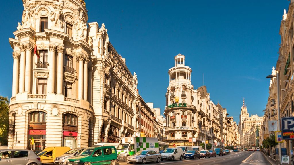 Gran Vía Madrid negocios