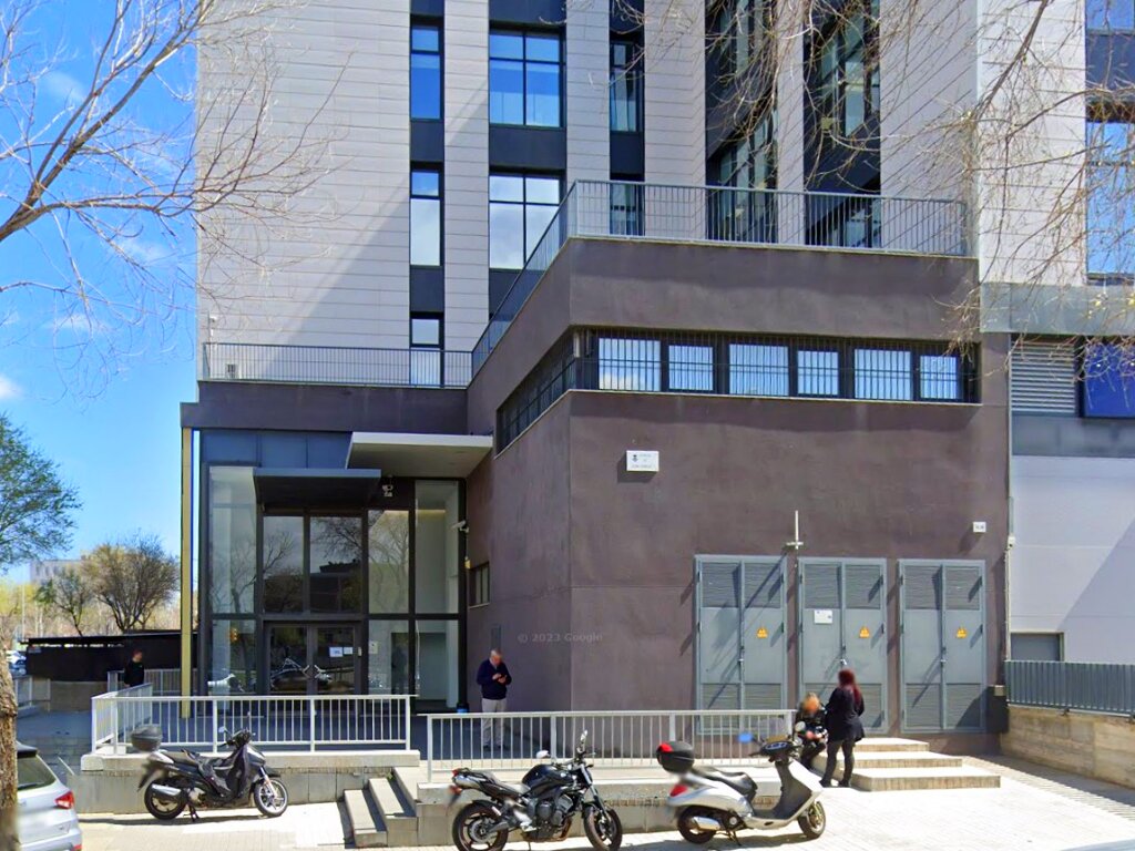 ALQUILER-OFICINAS-MADIRD-CARRER-DE-PABLO-IGLESIAS-21-08908 L-HOSPITALET-DE-LLOBREGAT-ACCESO.jpg