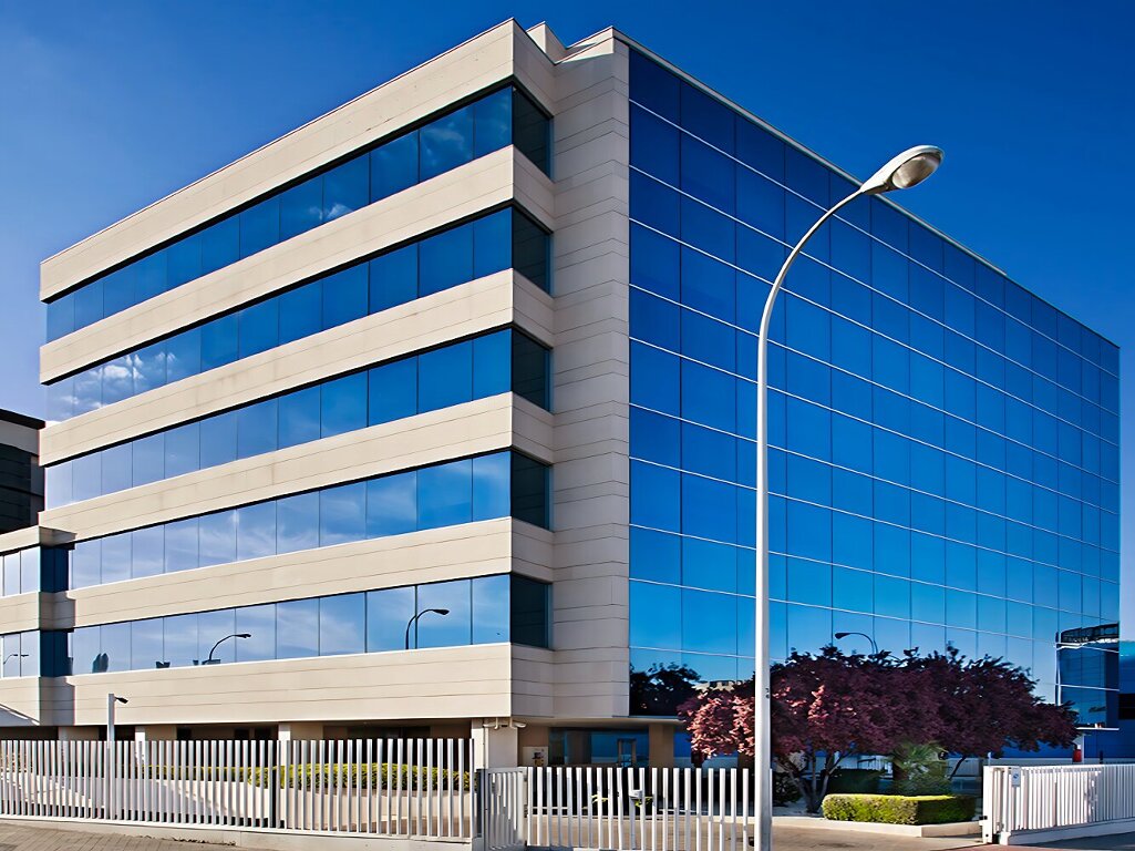 ALQUILER-OFICINAS-MADRID-CAMINO-FUENTE-DE-LA-MORA-9-28050-MADRID-EDIFICIO.jpg