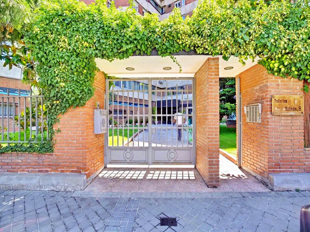ALQUILER-OFICINAS-MADRID-CALLE-FEDERICO-SALM?N-8-28016-MADRID-ACCESO.jpg