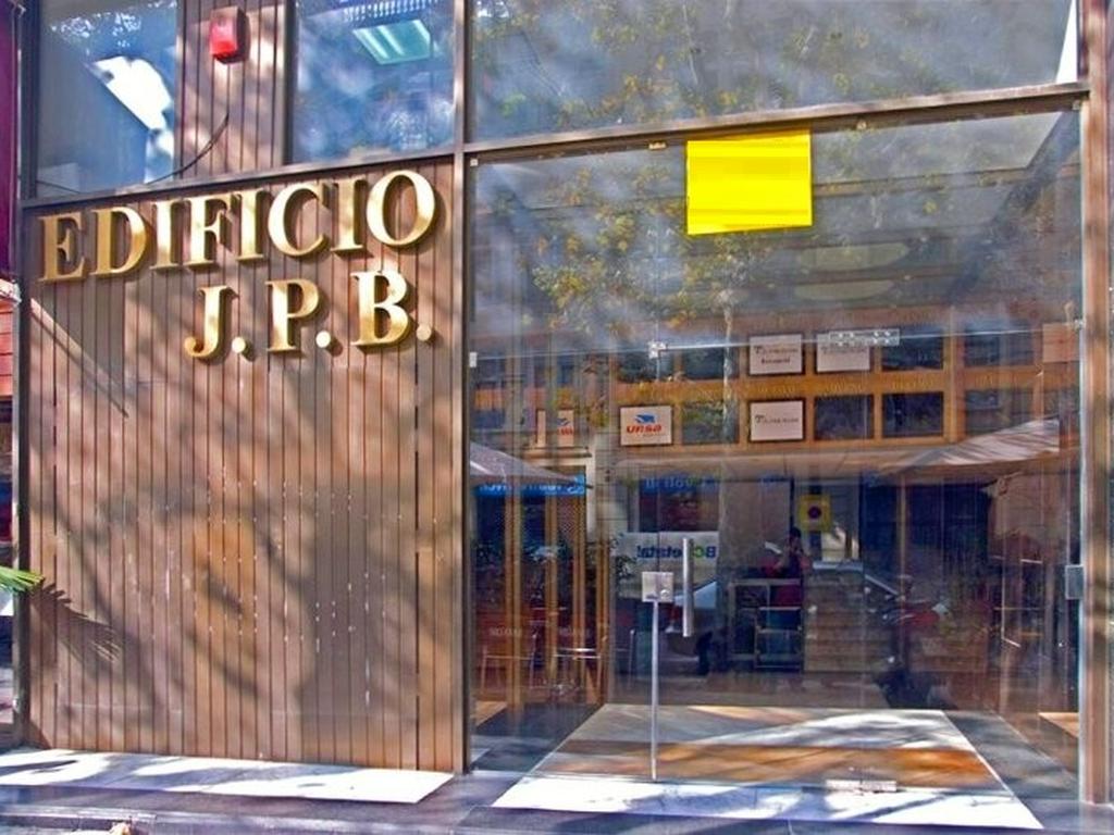 ALQUILER-OFICINAS.BARCELONA-CARRER-DE-CASP-17-08010-BARCELONA-ENTRADA.jpg