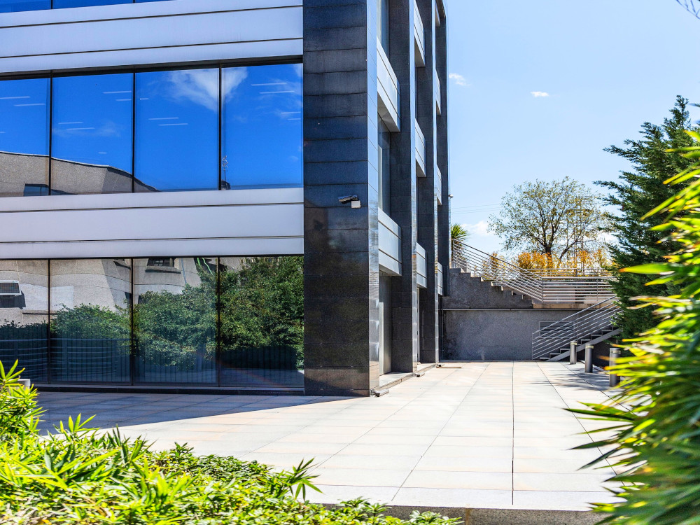 oficina-alquiler-madrid-alcobendas-fuencarral-98-jardin.jpg