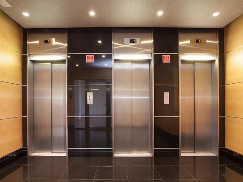 ALQUILER-OFICINAS-BARCELONA-AVINGUDA-DIAGONAL-593-595-08014-BARCELONA-ASCENSORES.jpg