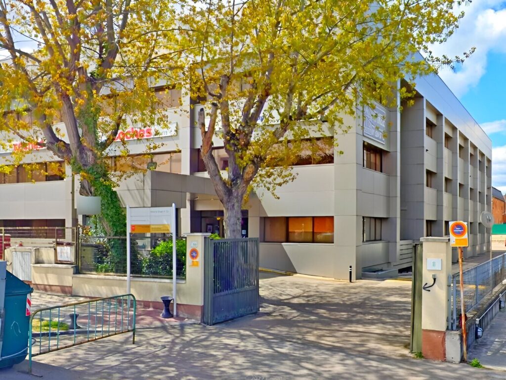 ALQUILER-OFICINAS-MADRID-CALLE-VALPORTILLO-PRIMERA-11-28108-ALCOBENDAS-FACHADA.jpg