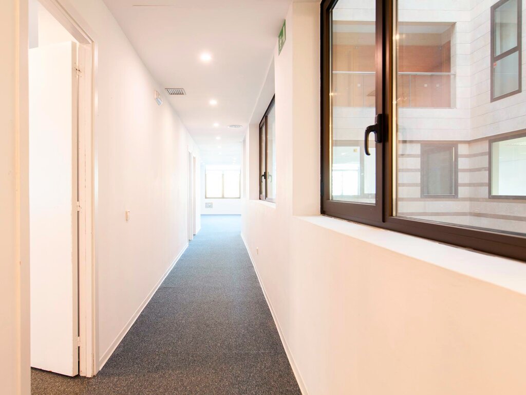 ALQUILER-OFICINAS-BARCELONA-PLA?A-DE-CATALUNYA-21-22-08002-BARCELONA-OFICINAS-1 (2).jpg