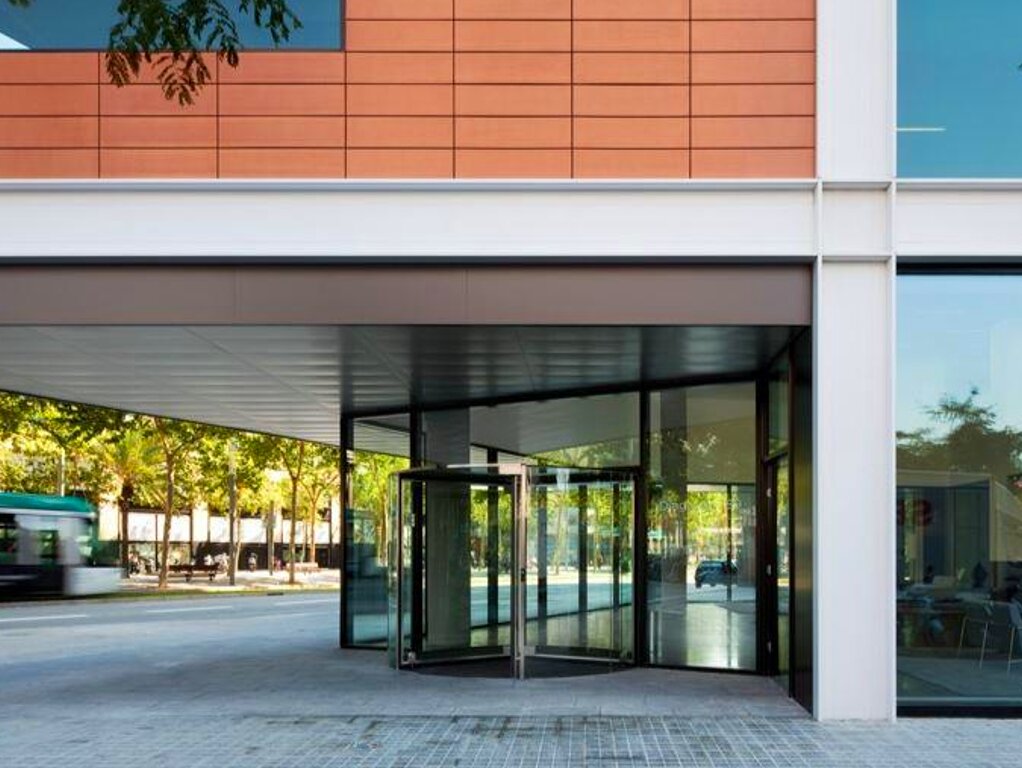 ALQUILER-OFICINAS-EDIFICIO-RBA-AVINGUDA-DIAGONAL-189-08018-BARCELONA-ACCESO.jpg