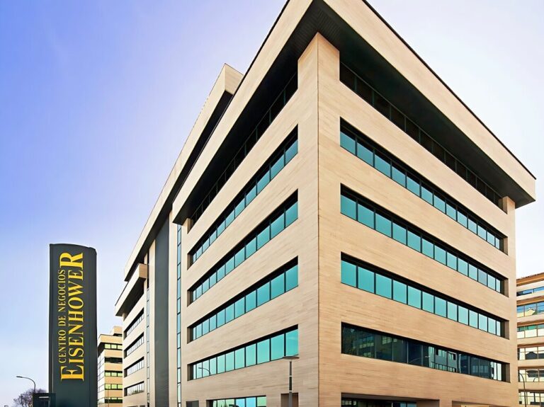 Alquiler de oficinas en Centro de Negocios Eisenhower | Avenida Sur del Aeropuerto de Barajas, 34 | Madrid
