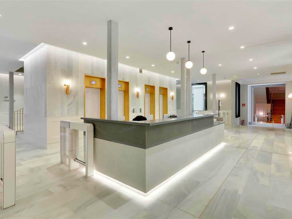 oficina-alquiler-madrid-edificio-palazzo-reale-castellana-9-11-recepcion.jpg