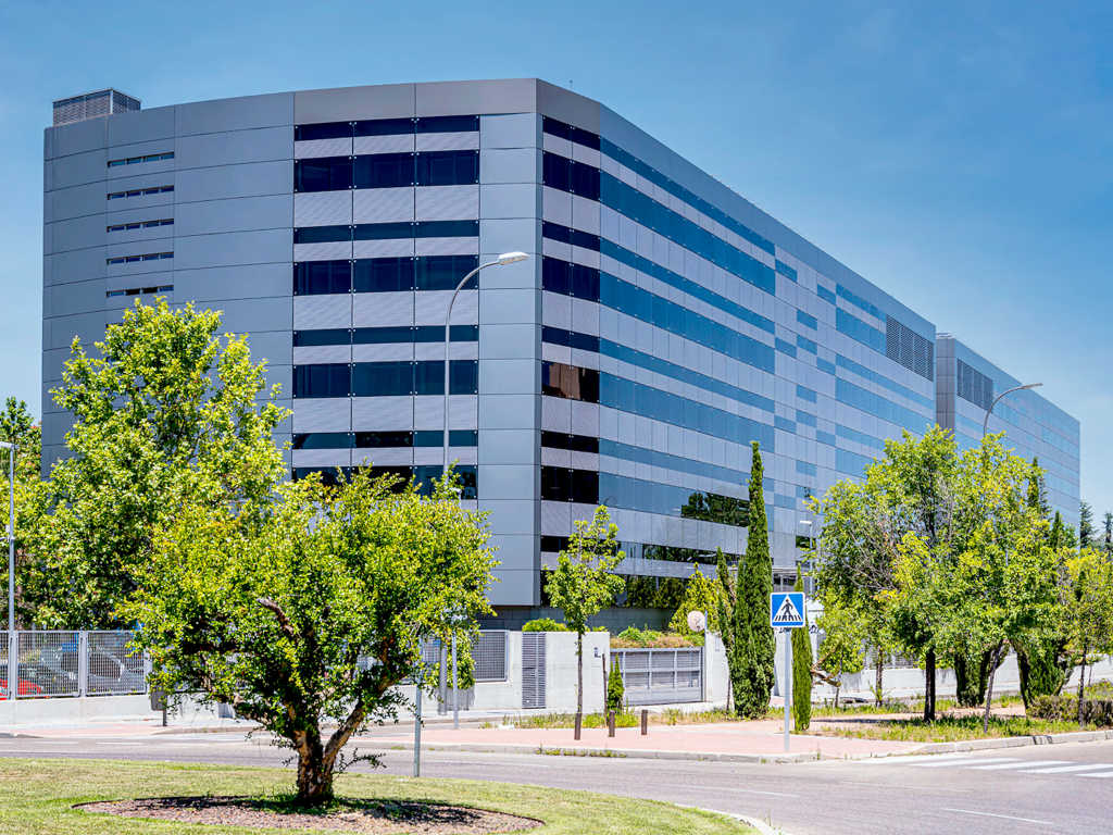 oficinas-alquiler-madrid-campus-sanchinarro-maria-de-portugal-9-11-edificio-03.jpg