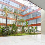 oficina-alquiler-barcelona-cornella-de-llobregat-world-trade-center-almeda-park-edificio-7-pau-1-jardin-interior.jpg