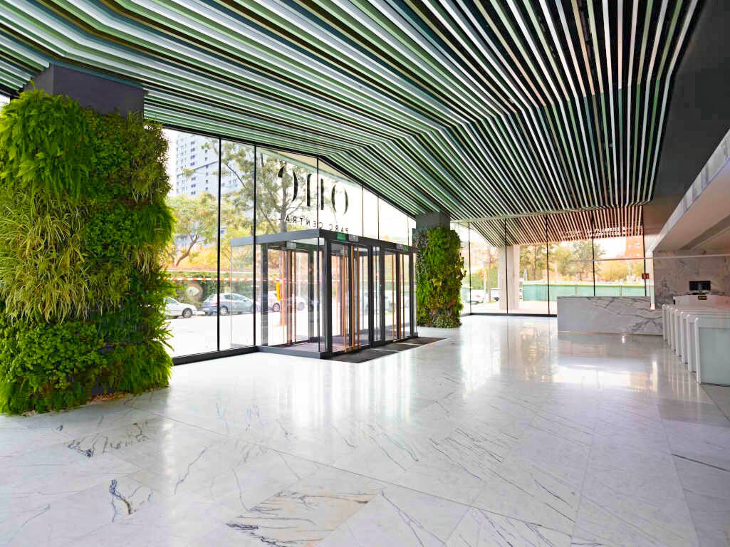 oficina-alquiler-barcelona-one-parc-central-marroc-33-hall-01.jpg