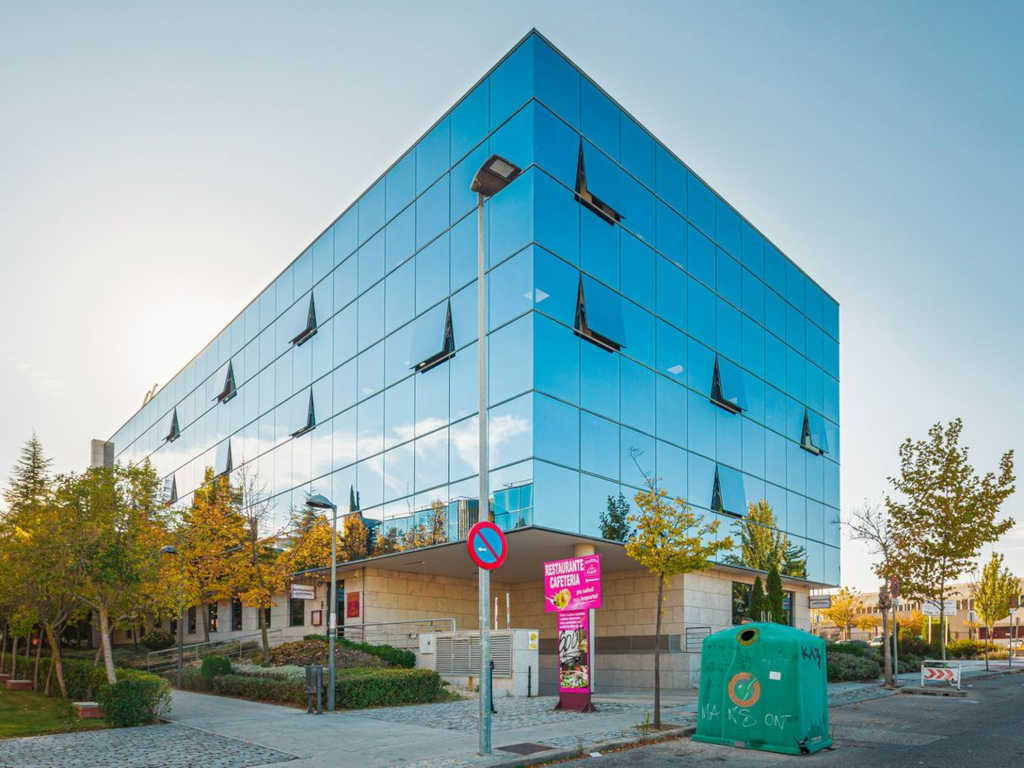 oficina-alquiler-madrid-san-sebastian-de-los-reyes-la-marina-F-12-la-isla-del-hierro-7-edificio-02.jpg