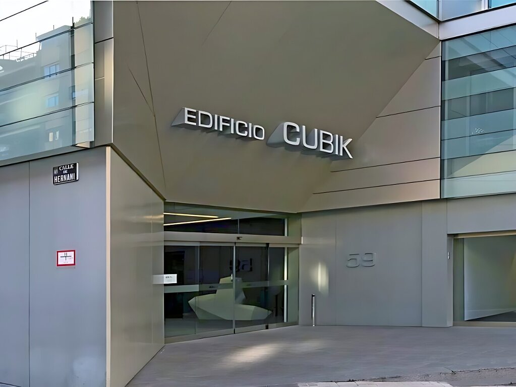 ALQUILER-OFICINAS-MADRID-EDIFICIO-CUBIK-CALLE-DE-HERNANI-59-28020-MADRID-ACCESO.jpg