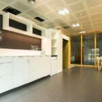 alquiler-oficinas-torre-cerd?-gran-v?a-corts-catalanes-129-cocina.jpg