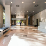 oficina-alquiler-madrid-cuzco-IV-castellana-141-hall.jpg