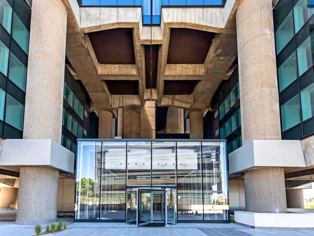 oficina-alquiler-madrid-edificio-los-cubos-albacete-5-acceso.jpg