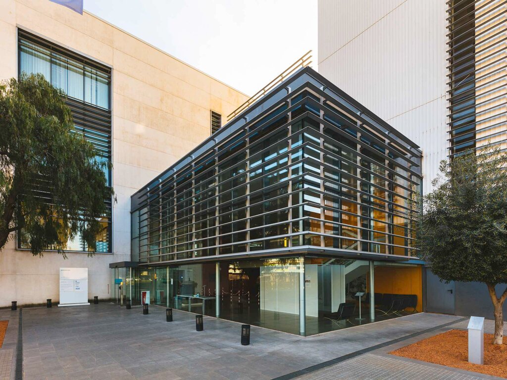 ALQUILER-OFICINAS-BARCELONA-EDIFICIO-CIRCUIT-CARRER-LLU?S-MUNTADAS-5-08940-CORNELL?-DE-LLOBREGAT-ACCESO.jpg