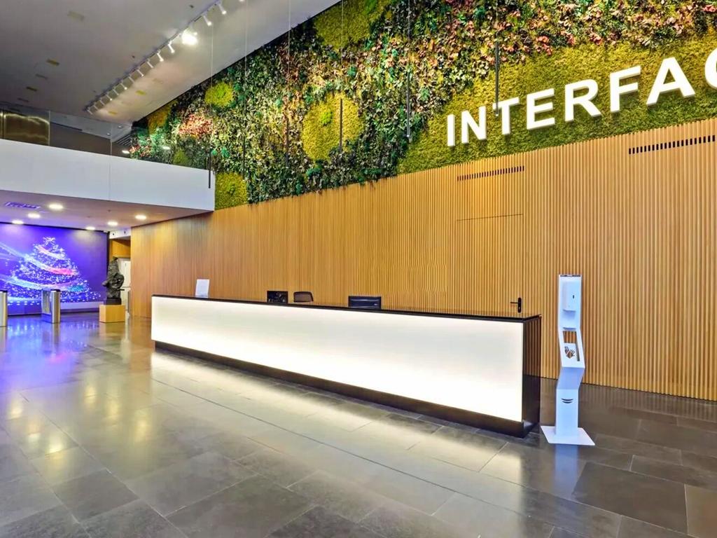 ALQUILER-OFICINAS-BARCELONA-EDIFICIO-INTERFACE-22@-CARRER-DE-T?NGER-98-08018-BARCELONA-RECEPCI?N.jpg