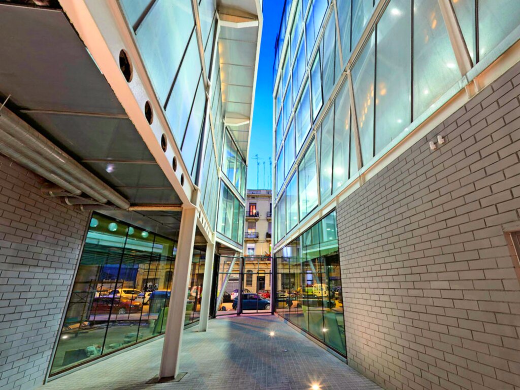 ALQUILER-OFICINAS-CARRER-DE-PUJADES-51-55-08005-BARCELONA-ACCESO.jpg
