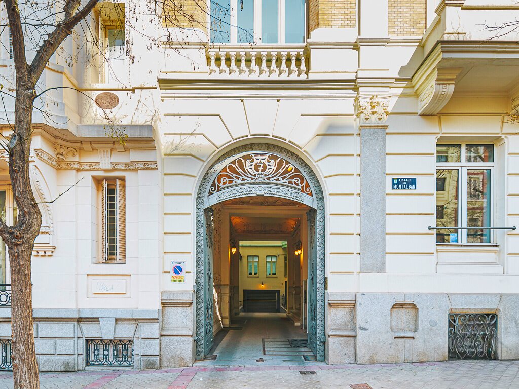 ALQUILER-OFICINAS-MADRID-CALLE-DE-MONTALB?N-7-28014-MADRID-ENTRADA-2.jpg