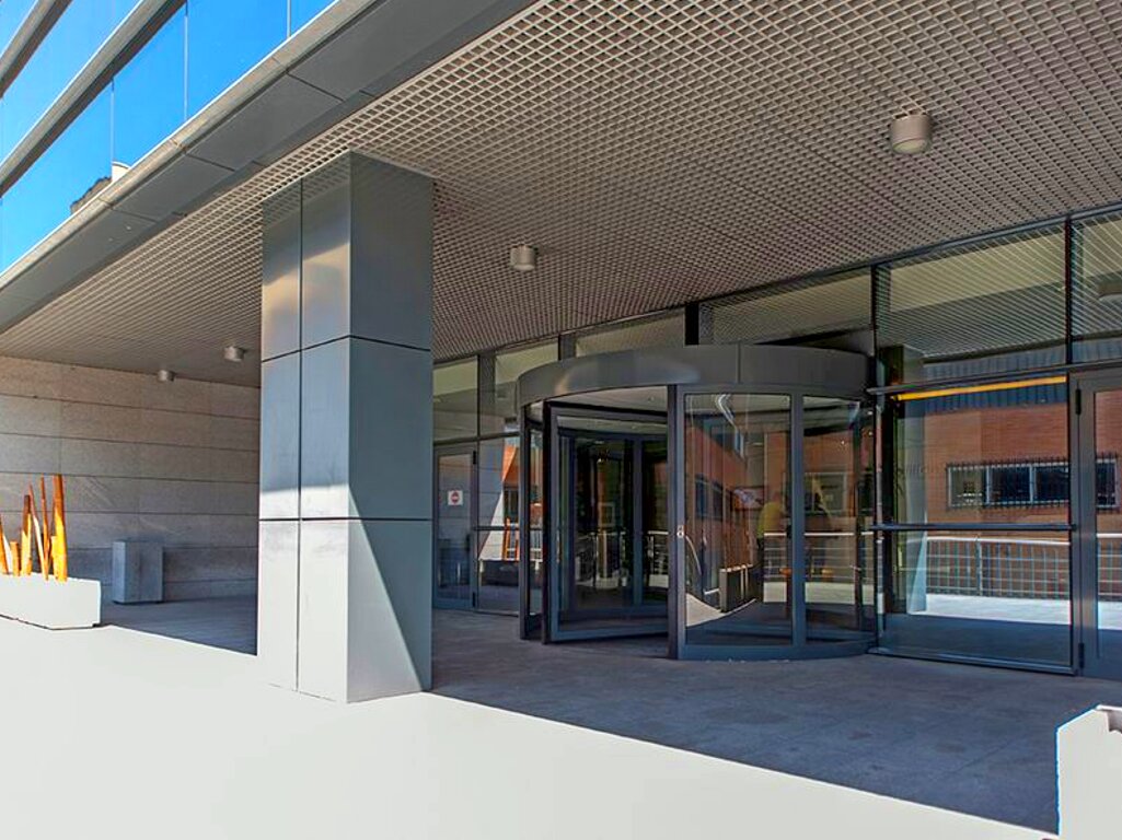 ALQUILER-OFICINAS-MADRID-EDIFICIO-DATA-CALLE-DE-SEP?LVEDA-17-28108-ALCOBENDAS-ENTRADA.jpg
