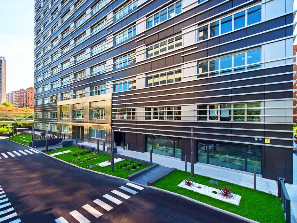 ALQUILER-OFICINAS-MADRID-EDIFICIO-EUROMOR-AVENIDA-DE-BURGOS-16-D-28036-MADRID-ACCESO.jpg