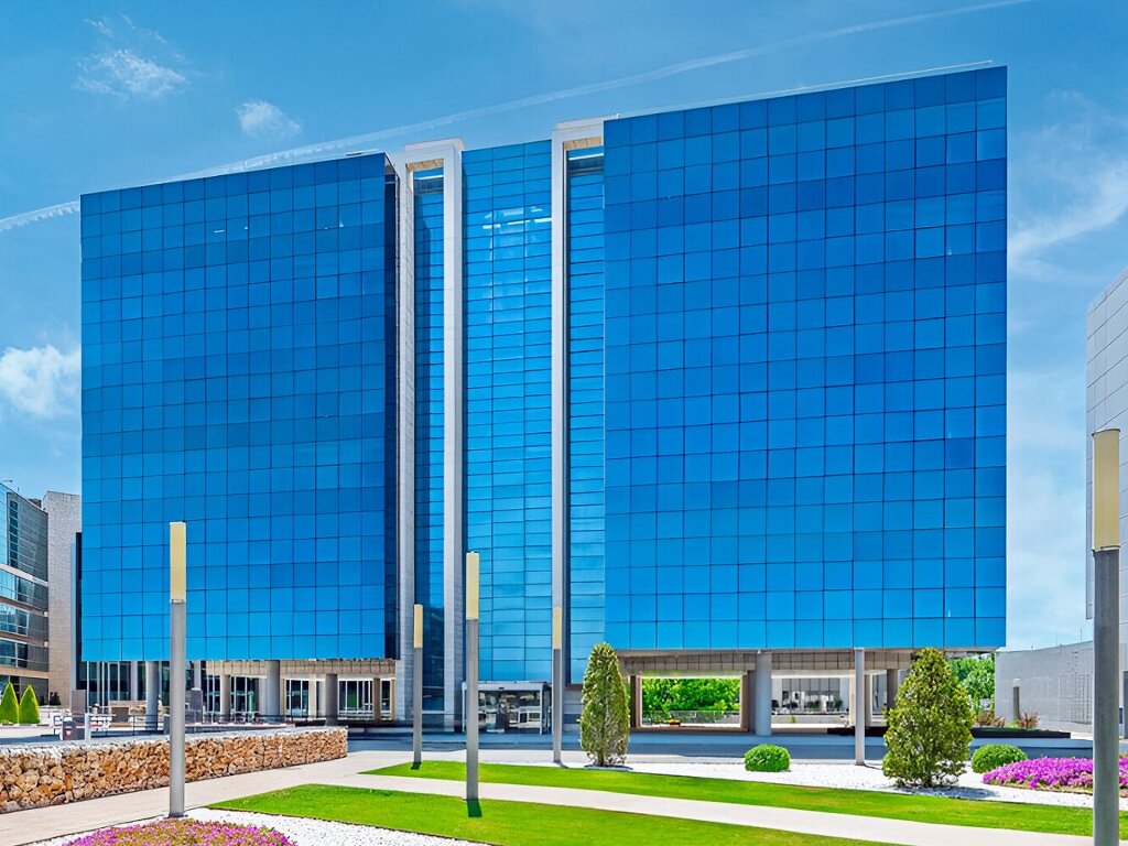 ALQUILER-OFICINAS-MADRID-P.E.-CRISTALIA-EDIFICIO-CRYS-CALLE-V?A-DE-LOS-POBLADOS-3-28033-MADRID-EDIFICIO.jpg