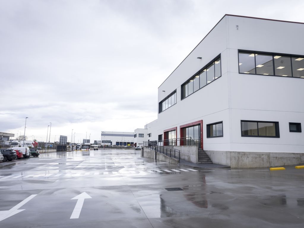 Nave-industrial-logistico-alquiler-san-fernando-de-henares-serafin-holgado-2-exterior-1.jpg