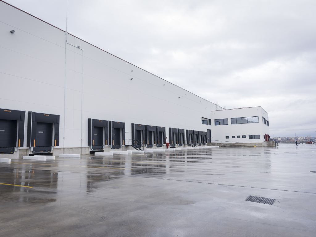 Nave-industrial-logistico-alquiler-san-fernando-de-henares-serafin-holgado-2-exterior-4.jpg