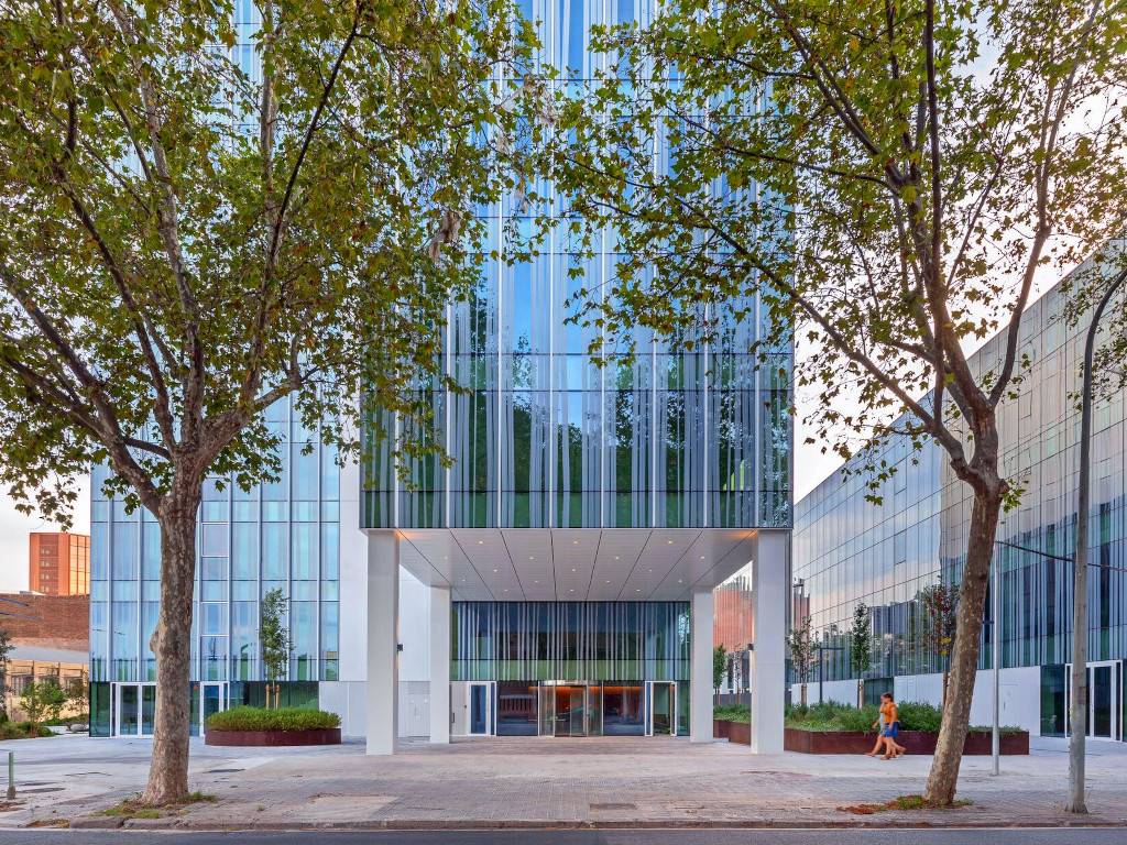 oficina-alquiler-barcelona-SM125-alt-builgind-selva-de-mar-125-edificio-alt-2.jpg