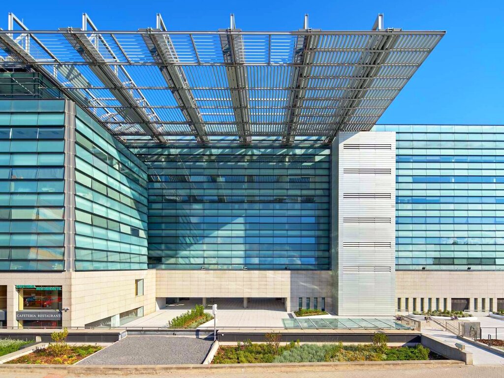 oficina-alquiler-madrid-centro-empresarial-bilma-maria-tubau-9-edificio-02-.jpg