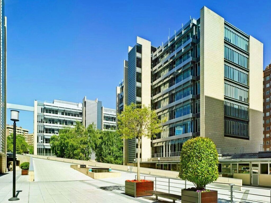 alquiler-oficinas-madrid-parue-norte-calle-serrano-galvache-56-edificio-.jpg